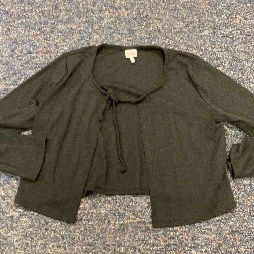 Belle du jour tie up cardigan sz. L